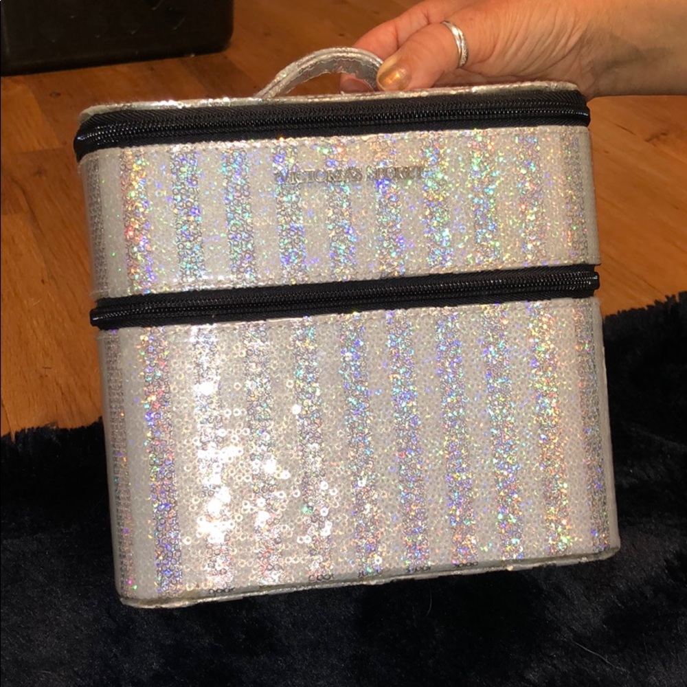 VS train case